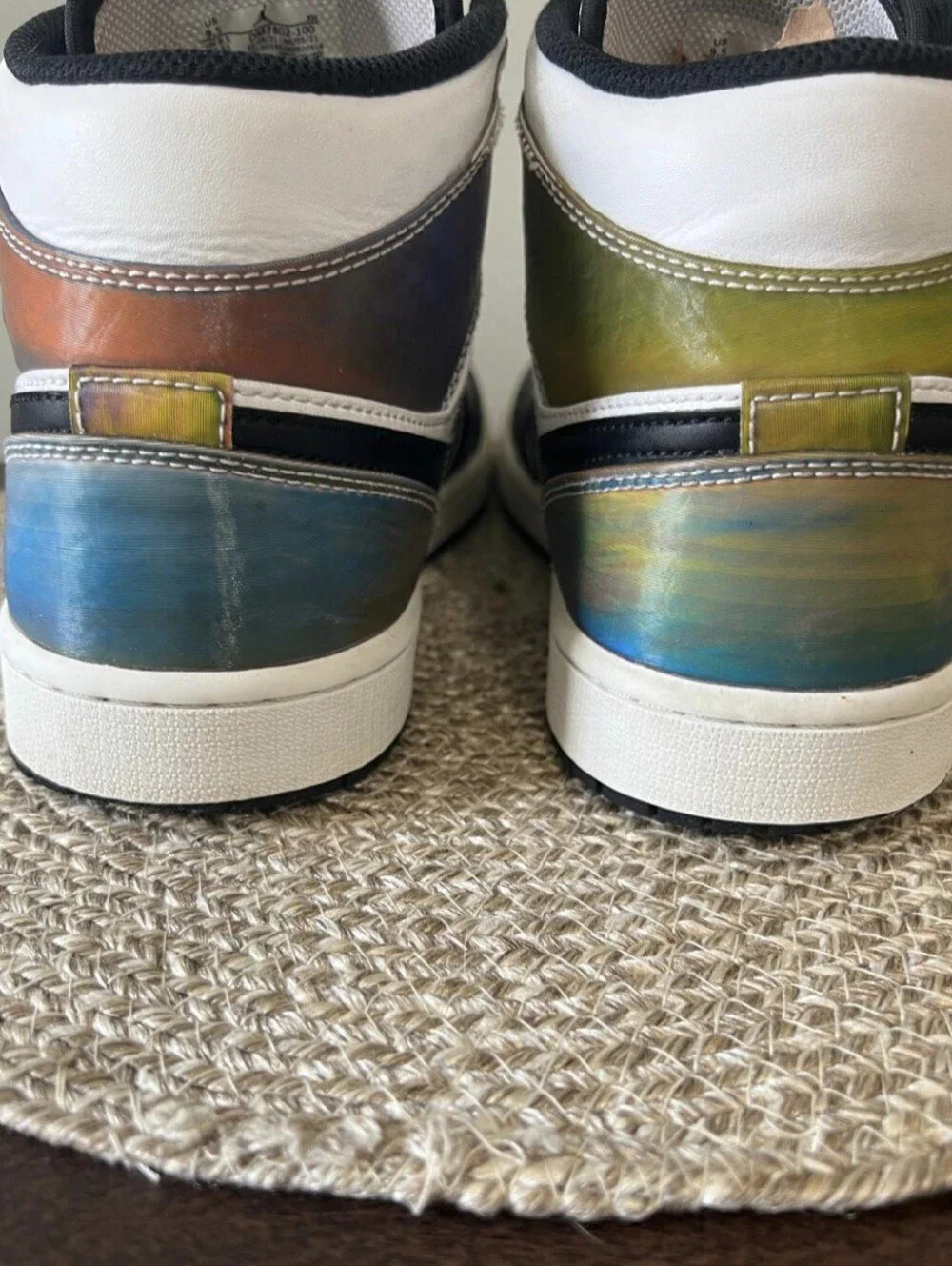 Size 9.5 - Air Jordan 1 SE Mid Heat Reactive - Color Change.